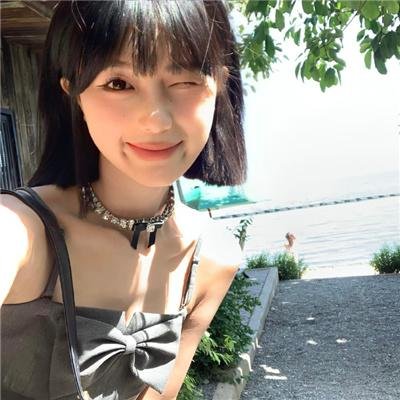 色肉毒蝎女